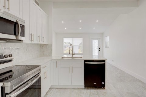 Villa ou maison à vendre à Fort Lauderdale, Floride: 3 chambres, 113.15 m2 № 1984393 - photo 18