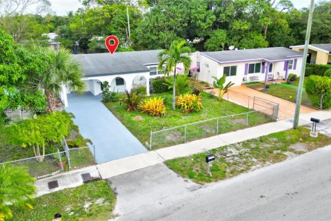 Villa ou maison à vendre à Fort Lauderdale, Floride: 3 chambres, 113.15 m2 № 1984393 - photo 2