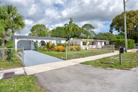 Villa ou maison à vendre à Fort Lauderdale, Floride: 3 chambres, 113.15 m2 № 1984393 - photo 4