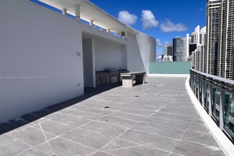 Apartment in Sunny Isles Beach, Florida 2 bedrooms, 210.05 sq.m. № 1968817 - photo 30