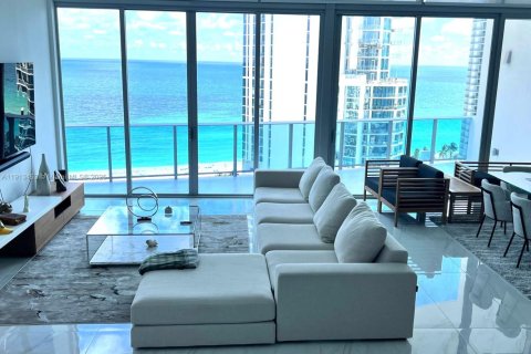 Apartment in Sunny Isles Beach, Florida 2 bedrooms, 210.05 sq.m. № 1968817