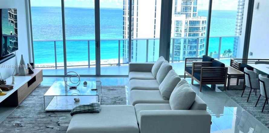 Apartment in Sunny Isles Beach, Florida 2 bedrooms, 210.05 sq.m. № 1968817