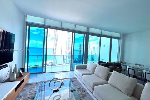 Apartment in Sunny Isles Beach, Florida 2 bedrooms, 210.05 sq.m. № 1968817 - photo 15