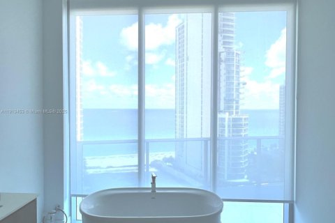Apartment in Sunny Isles Beach, Florida 2 bedrooms, 210.05 sq.m. № 1968817 - photo 27