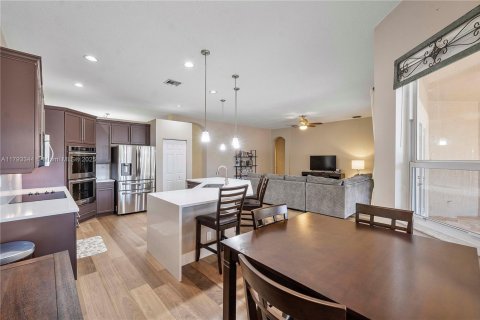 House in Coral Springs, Florida 4 bedrooms, 210.7 sq.m. № 1688805 - photo 15