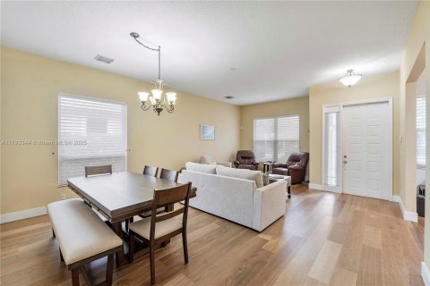 House in Coral Springs, Florida 4 bedrooms, 210.7 sq.m. № 1688805 - photo 8