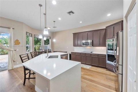 House in Coral Springs, Florida 4 bedrooms, 210.7 sq.m. № 1688805 - photo 10