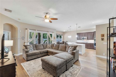 House in Coral Springs, Florida 4 bedrooms, 210.7 sq.m. № 1688805 - photo 18