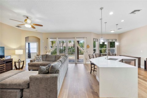 House in Coral Springs, Florida 4 bedrooms, 210.7 sq.m. № 1688805 - photo 9
