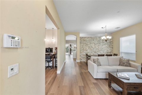 House in Coral Springs, Florida 4 bedrooms, 210.7 sq.m. № 1688805 - photo 7