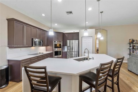 House in Coral Springs, Florida 4 bedrooms, 210.7 sq.m. № 1688805 - photo 13