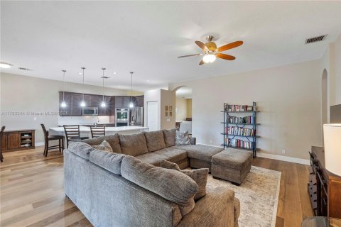 House in Coral Springs, Florida 4 bedrooms, 210.7 sq.m. № 1688805 - photo 17