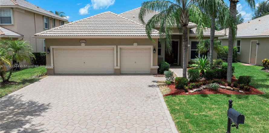 House in Coral Springs, Florida 4 bedrooms, 210.7 sq.m. № 1688805