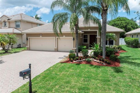 House in Coral Springs, Florida 4 bedrooms, 210.7 sq.m. № 1688805 - photo 2