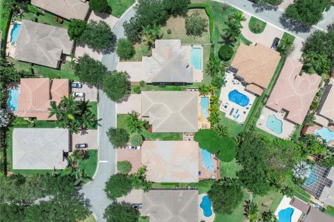 House in Coral Springs, Florida 4 bedrooms, 210.7 sq.m. № 1688805 - photo 4