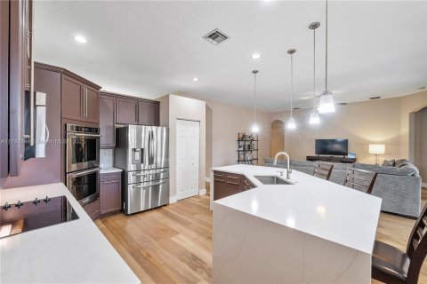 House in Coral Springs, Florida 4 bedrooms, 210.7 sq.m. № 1688805 - photo 12