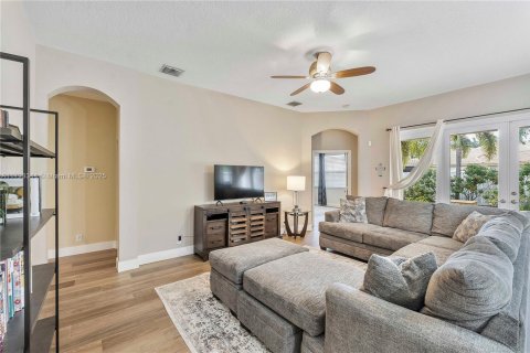 House in Coral Springs, Florida 4 bedrooms, 210.7 sq.m. № 1688805 - photo 20
