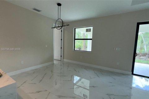 House in Lehigh Acres, Florida 3 bedrooms, 143.07 sq.m. № 2055684 - photo 9