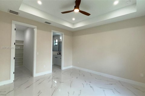 House in Lehigh Acres, Florida 3 bedrooms, 143.07 sq.m. № 2055684 - photo 25