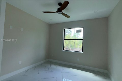 House in Lehigh Acres, Florida 3 bedrooms, 143.07 sq.m. № 2055684 - photo 22