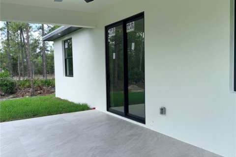 House in Lehigh Acres, Florida 3 bedrooms, 143.07 sq.m. № 2055684 - photo 3