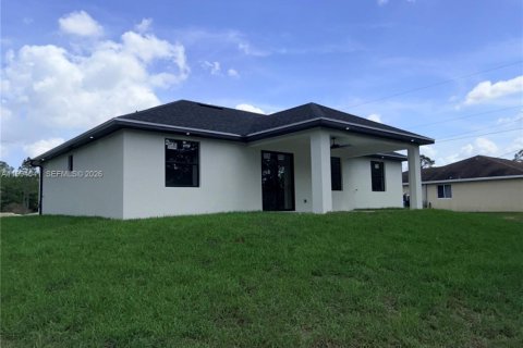 House in Lehigh Acres, Florida 3 bedrooms, 143.07 sq.m. № 2055684 - photo 6