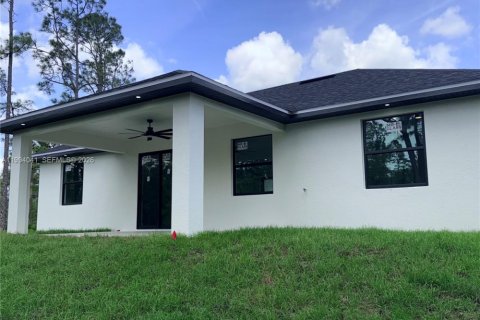 House in Lehigh Acres, Florida 3 bedrooms, 143.07 sq.m. № 2055684 - photo 4