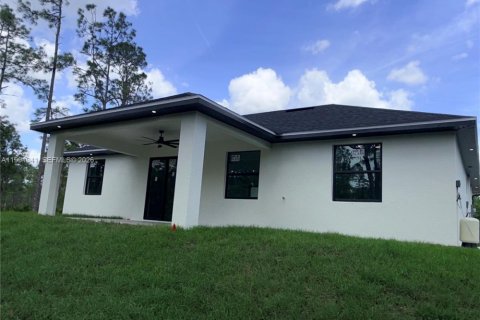 House in Lehigh Acres, Florida 3 bedrooms, 143.07 sq.m. № 2055684 - photo 5