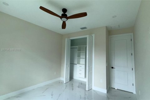 House in Lehigh Acres, Florida 3 bedrooms, 143.07 sq.m. № 2055684 - photo 21
