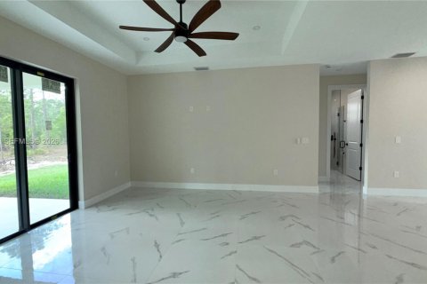 House in Lehigh Acres, Florida 3 bedrooms, 143.07 sq.m. № 2055684 - photo 8