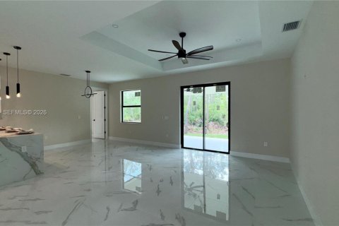 House in Lehigh Acres, Florida 3 bedrooms, 143.07 sq.m. № 2055684 - photo 14
