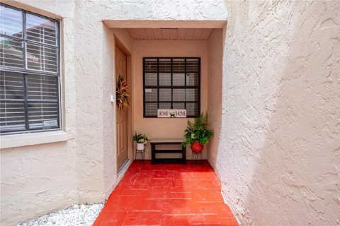 Townhouse in Tampa, Florida 3 bedrooms, 165.18 sq.m. № 1912165 - photo 11