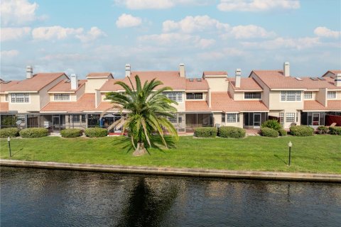 Townhouse in Tampa, Florida 3 bedrooms, 165.18 sq.m. № 1912165 - photo 10