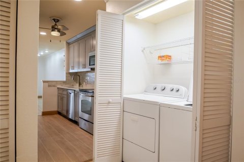 Townhouse in Tampa, Florida 3 bedrooms, 165.18 sq.m. № 1912165 - photo 28