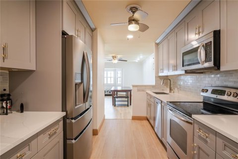 Townhouse in Tampa, Florida 3 bedrooms, 165.18 sq.m. № 1912165 - photo 25