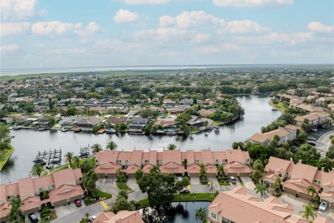 Townhouse in Tampa, Florida 3 bedrooms, 165.18 sq.m. № 1912165 - photo 1