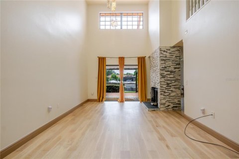 Townhouse in Tampa, Florida 3 bedrooms, 165.18 sq.m. № 1912165 - photo 12