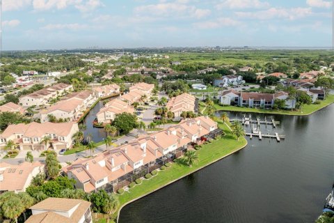 Townhouse in Tampa, Florida 3 bedrooms, 165.18 sq.m. № 1912165 - photo 4