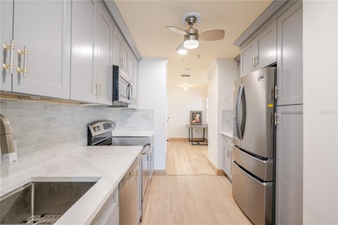 Townhouse in Tampa, Florida 3 bedrooms, 165.18 sq.m. № 1912165 - photo 24