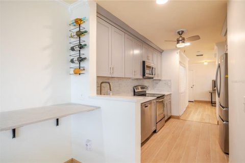 Townhouse in Tampa, Florida 3 bedrooms, 165.18 sq.m. № 1912165 - photo 23