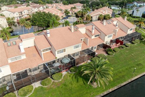 Townhouse in Tampa, Florida 3 bedrooms, 165.18 sq.m. № 1912165 - photo 3