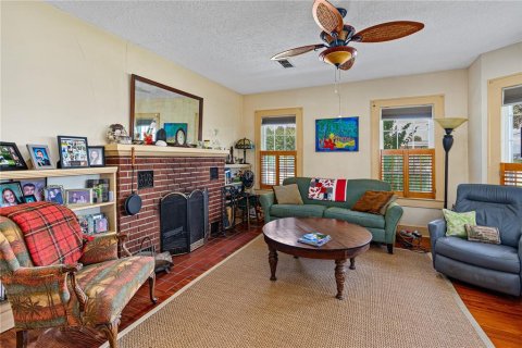 Casa en venta en New Smyrna Beach, Florida, 3 dormitorios, 255.2 m2 № 1364721 - foto 9