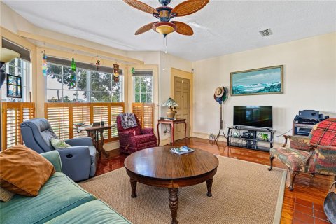 Casa en venta en New Smyrna Beach, Florida, 3 dormitorios, 255.2 m2 № 1364721 - foto 10