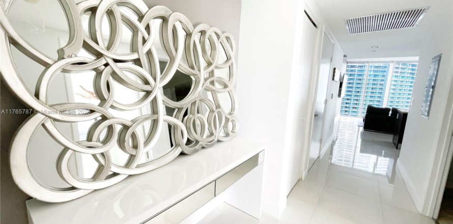 Condominio en Miami, Florida, 2 dormitorios  № 1691950