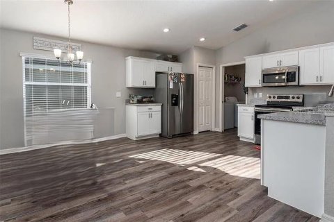 House in Lakeland, Florida 3 bedrooms, 144.18 sq.m. № 2207569 - photo 3