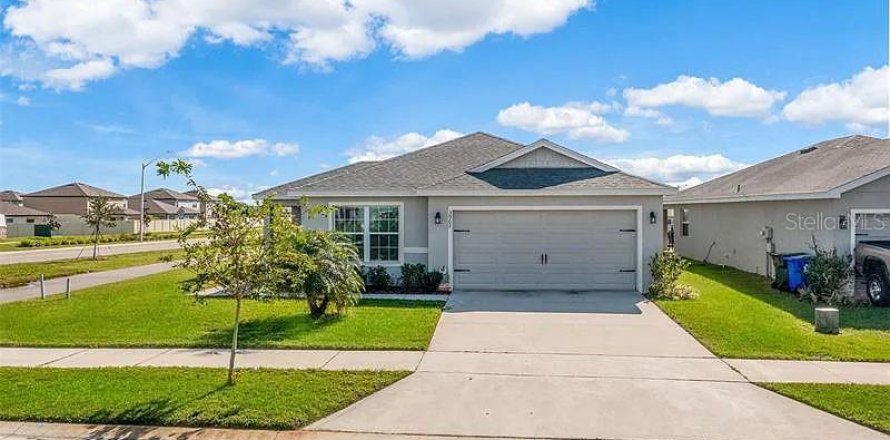 House in Lakeland, Florida 3 bedrooms, 144.18 sq.m. № 2207569