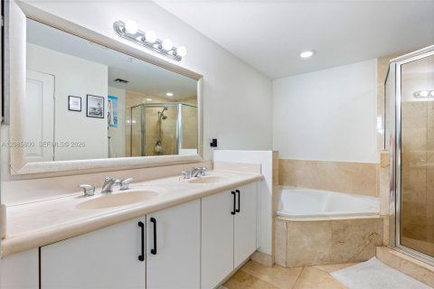 Copropriété à louer à North Bay Village, Floride: 2 chambres, 116.22 m2 № 2357045 - photo 10