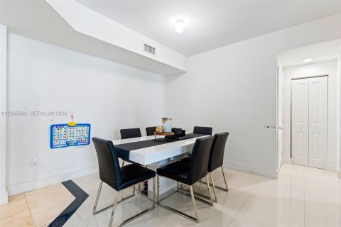 Copropriété à louer à North Bay Village, Floride: 2 chambres, 116.22 m2 № 2357045 - photo 5