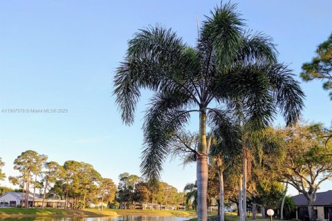 Купить кондоминиум в Гринакрес, Флорида 3 комнаты, 85.66м2, № 1963923 - фото 1