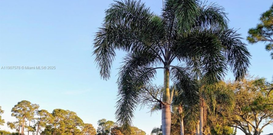 Кондоминиум с 3 комнатами в Гринакрес, Флорида № 1963923